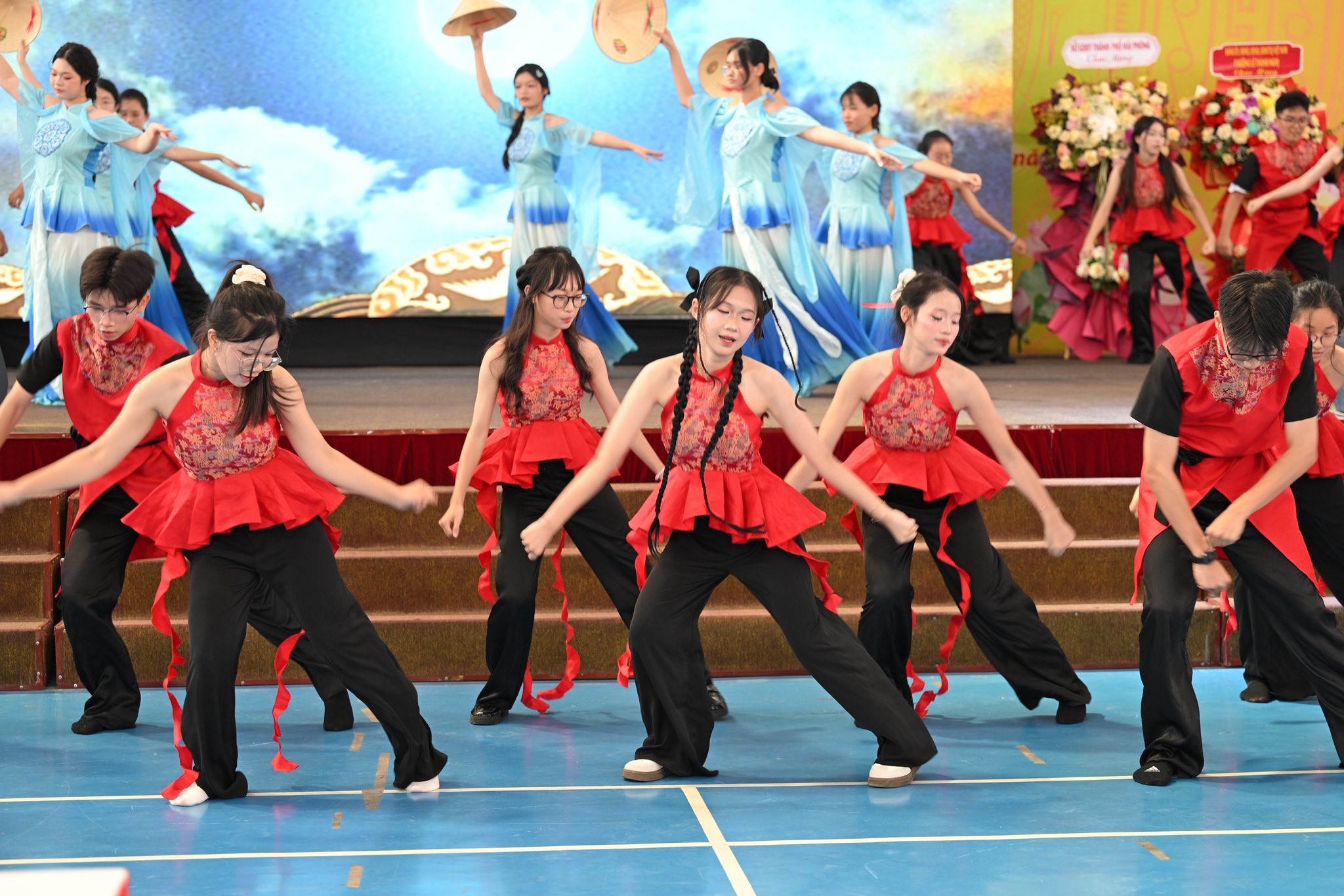 Sôi nổi chương trình văn nghệ chào tân học sinh trong ngày khai giảng năm học 2025-2026